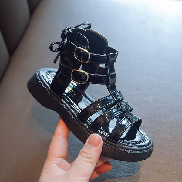 Лачени сандали за момичета с метална катарама и връзки