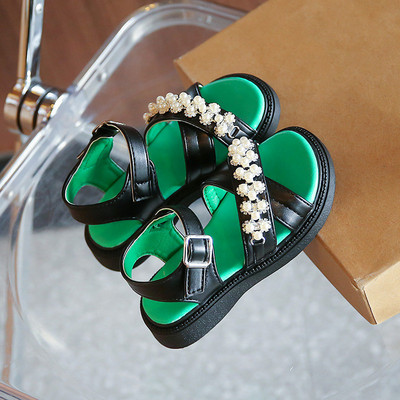 Детски сандали в бял и черен цвят 