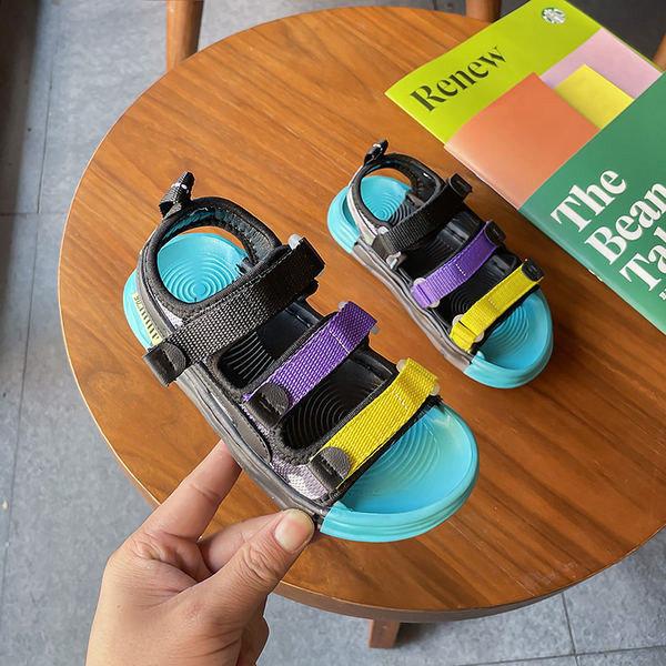 Детски сандали със цветни лепенки 