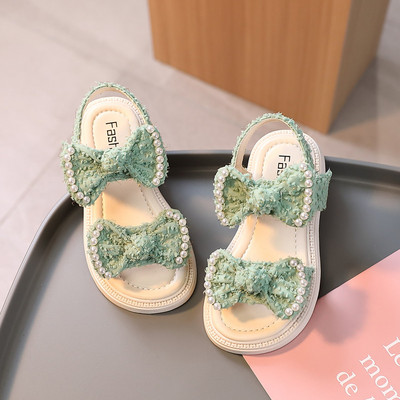 Vaikiškos basutės su kaspinėliais ir perlais