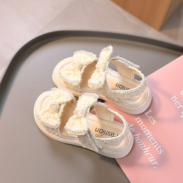 Vaikiškos basutės su kaspinėliais ir perlais