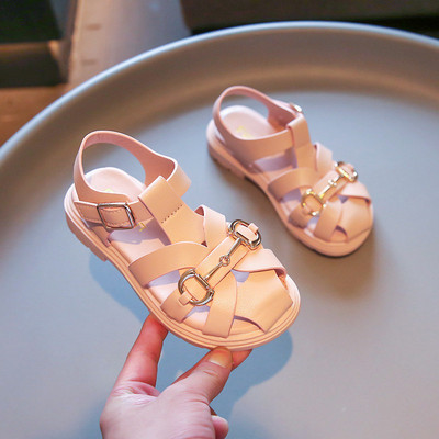 Модерни детски кожени сандали с метален елемент