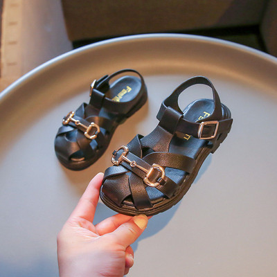 Модерни детски кожени сандали с метален елемент