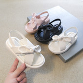 Сандали за момиче с кръстосани каишки и панделка