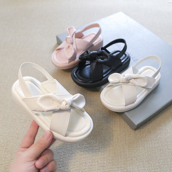 Сандали за момиче с кръстосани каишки и панделка