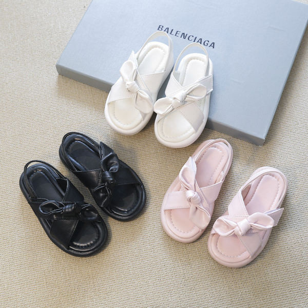 Сандали за момиче с кръстосани каишки и панделка