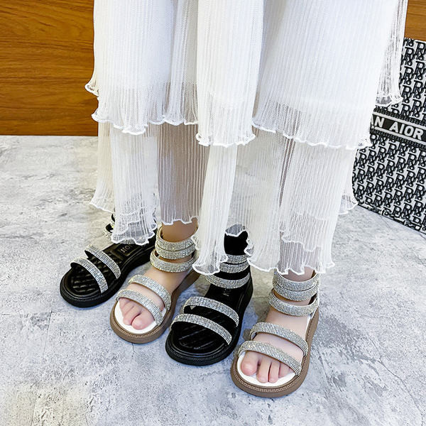 Нов модел детски сандали за момичета с декоративни камъни