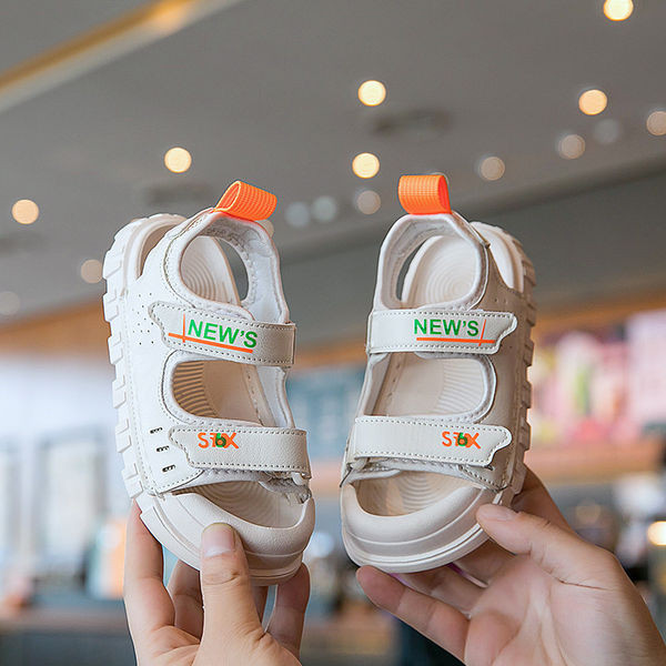 Детски сандали в бял и черен цвят с гумена подметка 