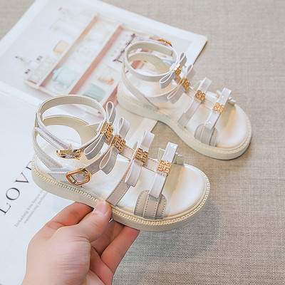 Сандали за момиче в римски стил и метална декорация