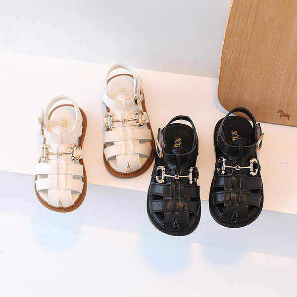 Детски сандали с метала катарама в черен и бял цвят 