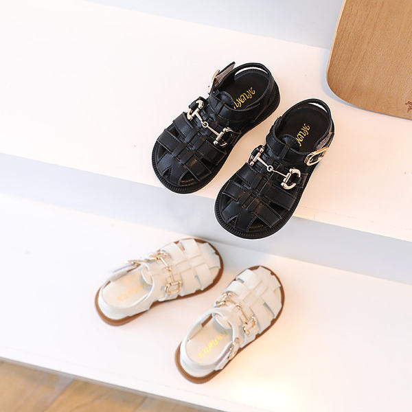 Детски сандали с метала катарама в черен и бял цвят 