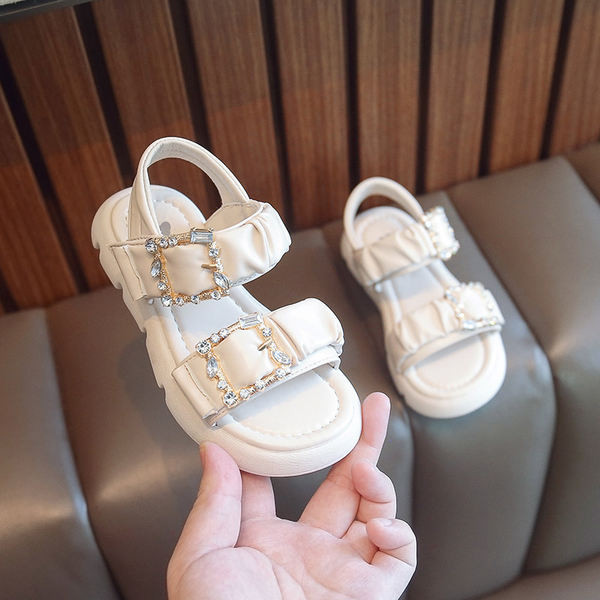 Детски сандали за момичета с метална катарама и декоративни камъни