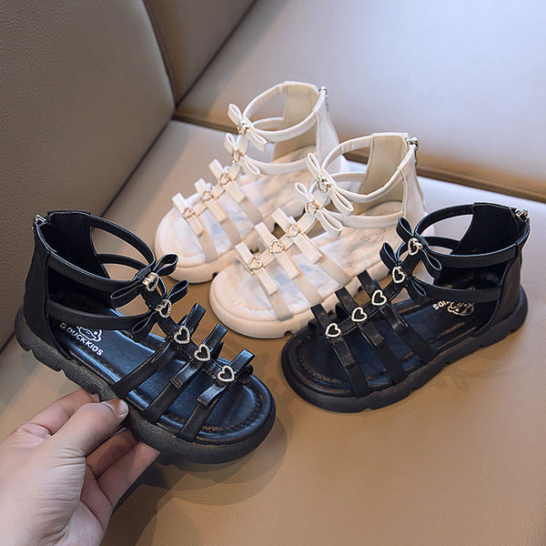 Кожени сандали за момичета с цип и декоративни камъни