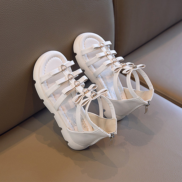 Кожени сандали за момичета с цип и декоративни камъни