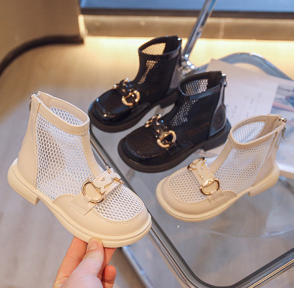 Детски затворени летни обувки с метален елемент за момичета 