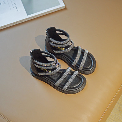 Модерни сандали за момичета с метално закопчаване и декоративни камъни