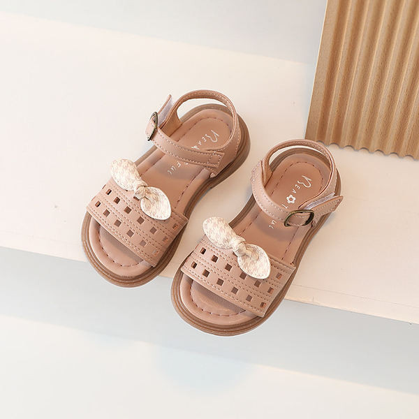 Детски сандали с перфорирана еко кожа с панделка