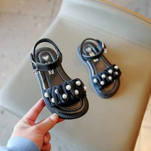 Нов модел сандали за момичета с декорация перли