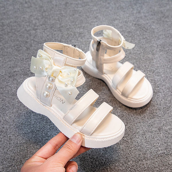 Сандали за момиче в римски стил с панделка и перли