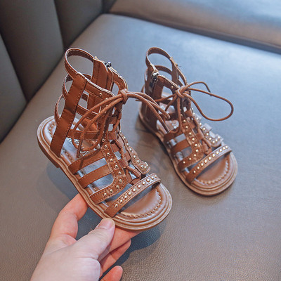 Кожени детски сандали с нитове и връзки