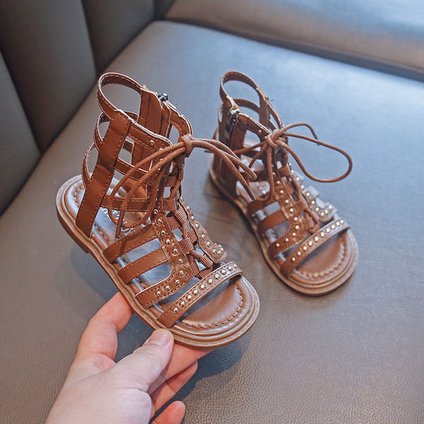 Кожени детски сандали с нитове и връзки 