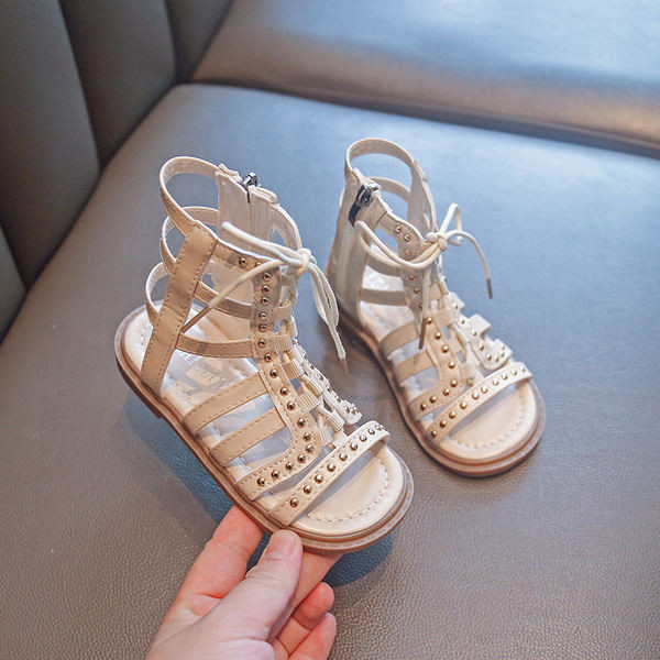 Кожени детски сандали с нитове и връзки 