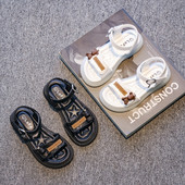 Сандали за момиче с декорация мече