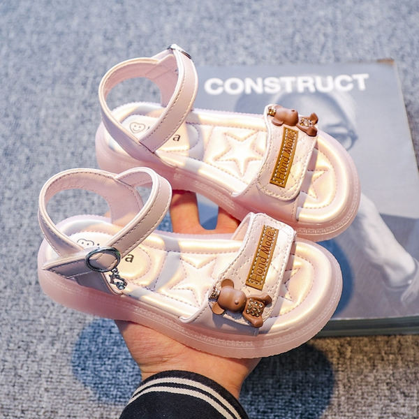 Сандали за момиче с декорация мече