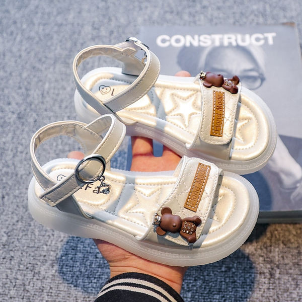 Сандали за момиче с декорация мече