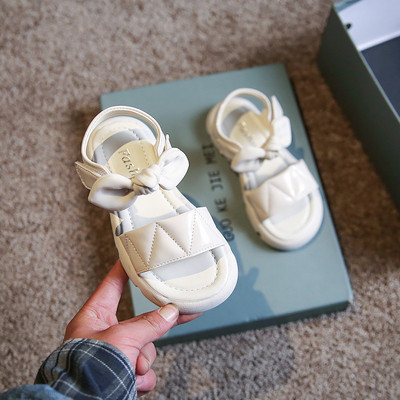 Детски лачени сандали за момиче с панделка