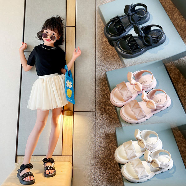 Детски лачени сандали за момиче с панделка