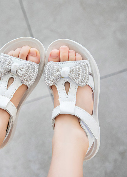 Нов модел сандали за момичета с декорация перли и камъни