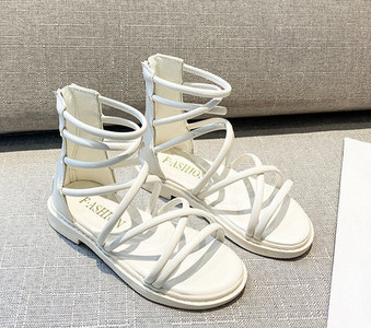 Детски кожени сандали с цип и каишки