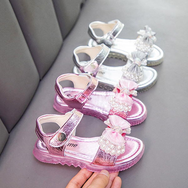 Сандали с лъскав ефект за момичета