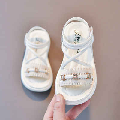 Кожени сандали за момичета с велкро закопчаване и метален елемент