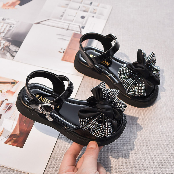 Сандали за момиче с текстилна панделка и декоративни камъни