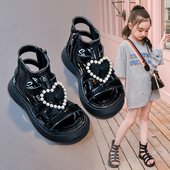 Лачени сандали за момичета с декорация перли и закопчаване с цип