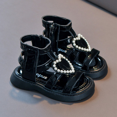 Лачени сандали за момичета с декорация перли и закопчаване с цип