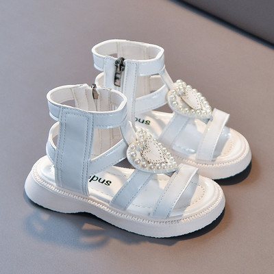 Лачени сандали за момичета с декорация перли и закопчаване с цип