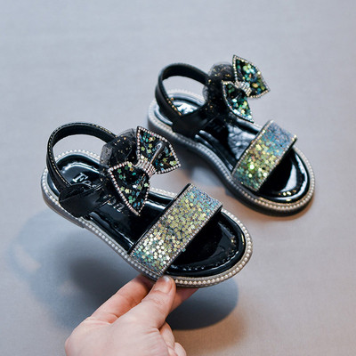 Детски сандали с панделка и лъскав ефект