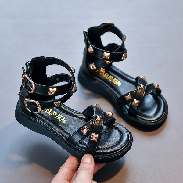 Нов модел детски сандали с кожени каишки и пулове