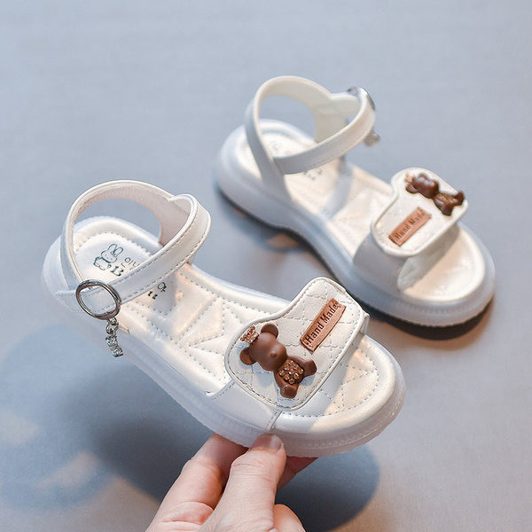 Сандали за момичета с декорация мече