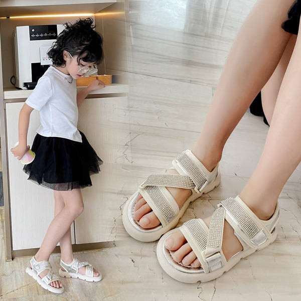 Детски сандали с кръстосани текстилни каишки