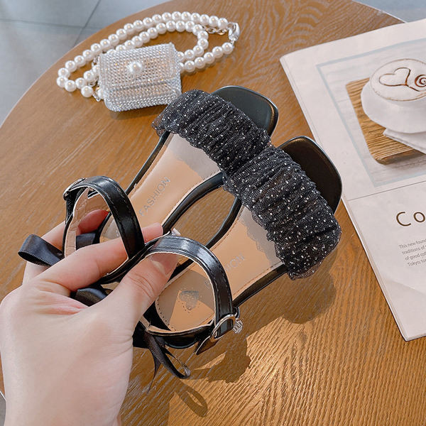 Детски сандали с лъскав ефект - три цвята