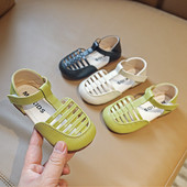 Затворени кожени сандали за момичета с велкро закопчаване 