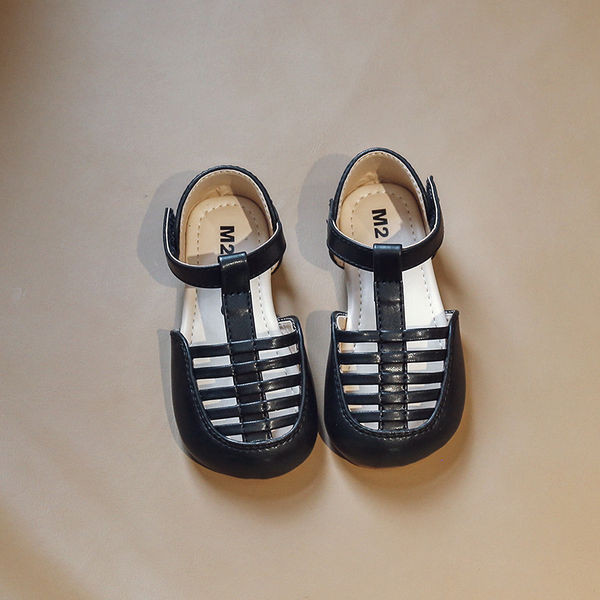 Затворени кожени сандали за момичета с велкро закопчаване 