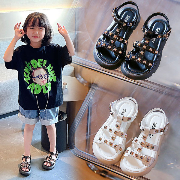 Детски сандали с метална декорация - бял и черен цвят 