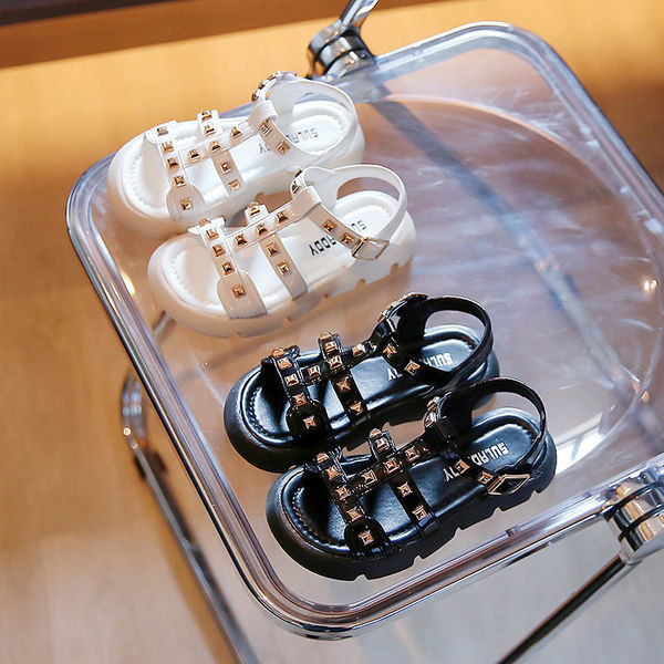 Детски сандали с метална декорация - бял и черен цвят 