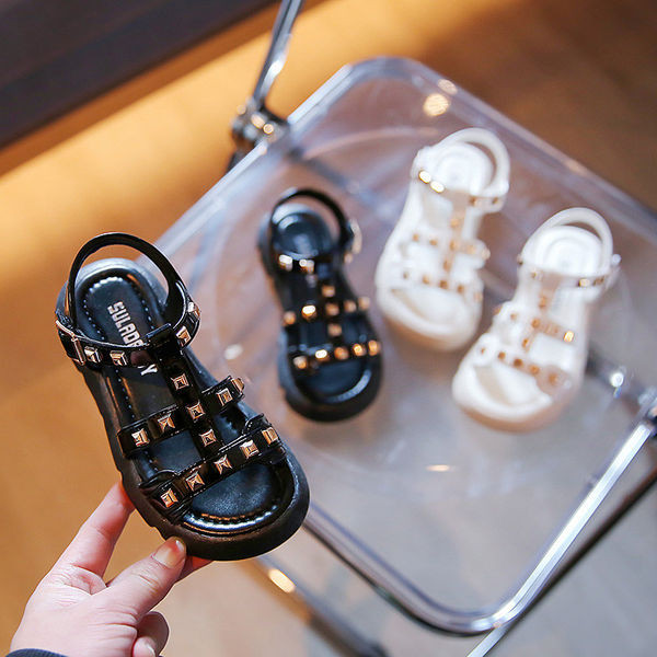 Детски сандали с метална декорация - бял и черен цвят 