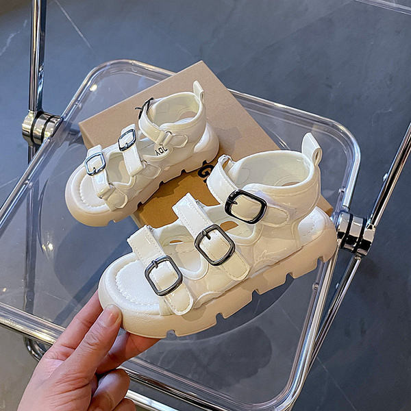 Детски сандали в бял и черен цвят 